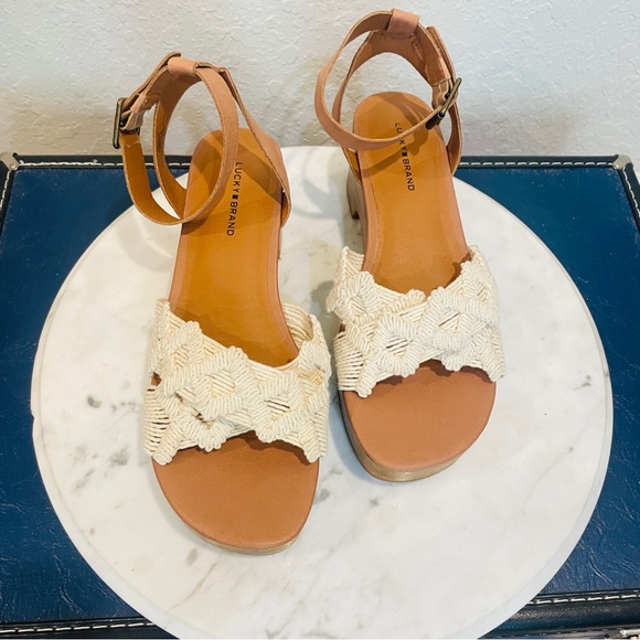 NWOT Lucky Brand Wooden Crochet Ankle Buckle Platforms Size 10 - Picture 11 of 11